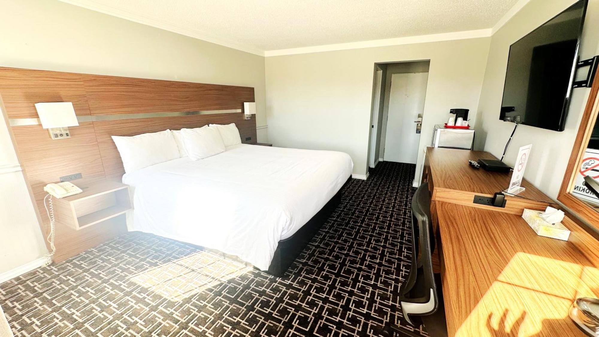 Baymont By Wyndham Edson Hotel Екстериор снимка