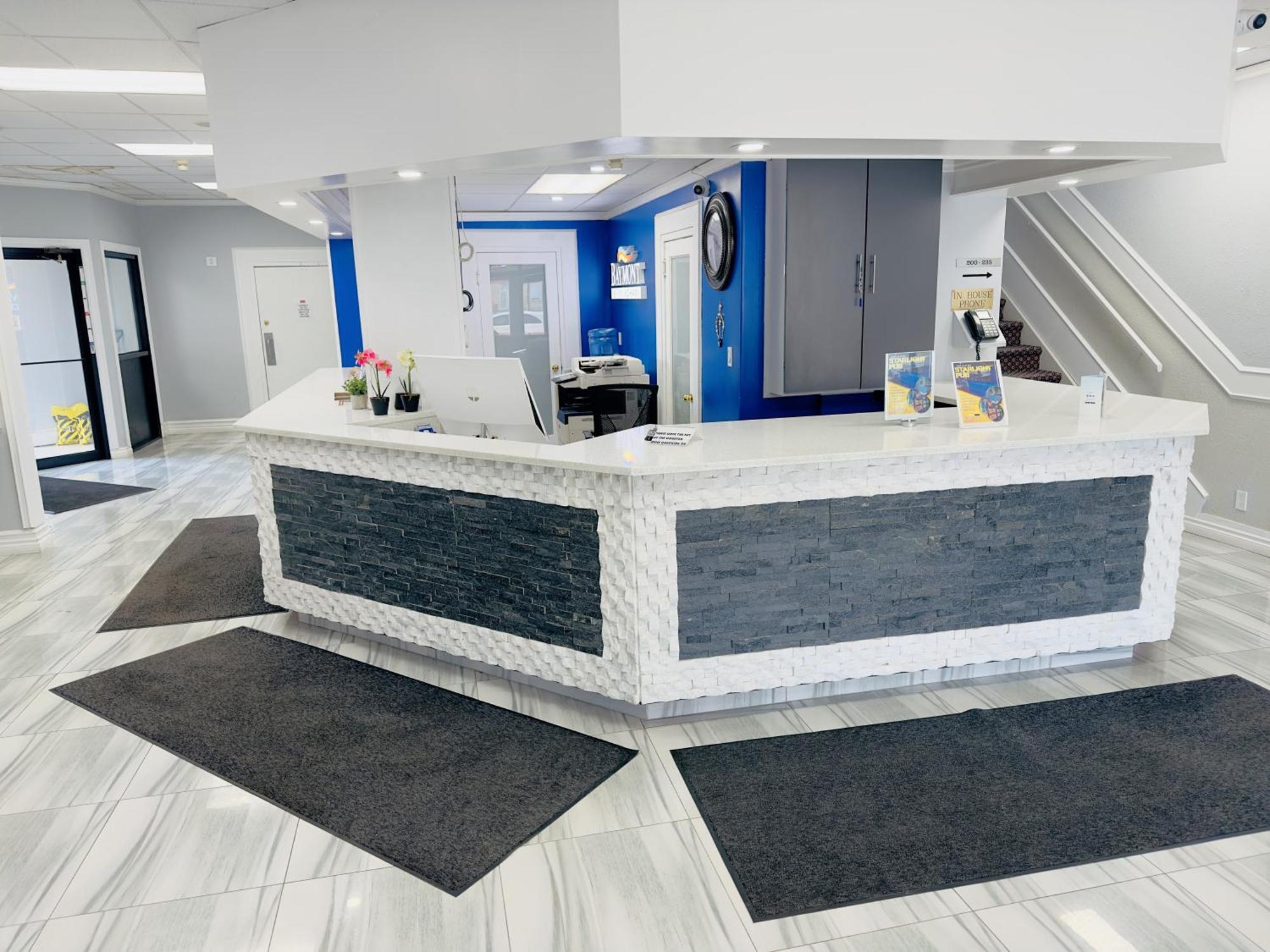 Baymont By Wyndham Edson Hotel Екстериор снимка