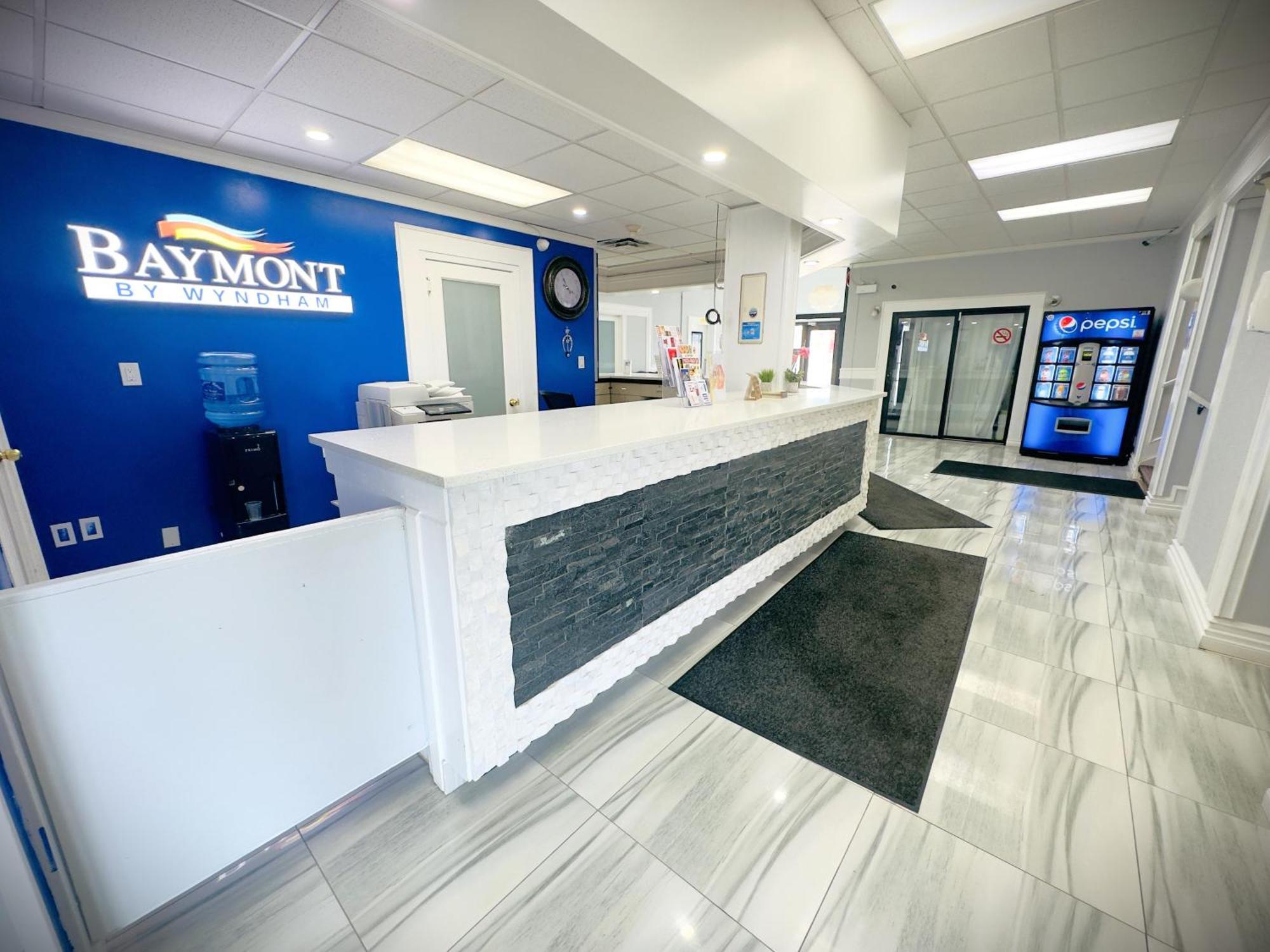 Baymont By Wyndham Edson Hotel Екстериор снимка