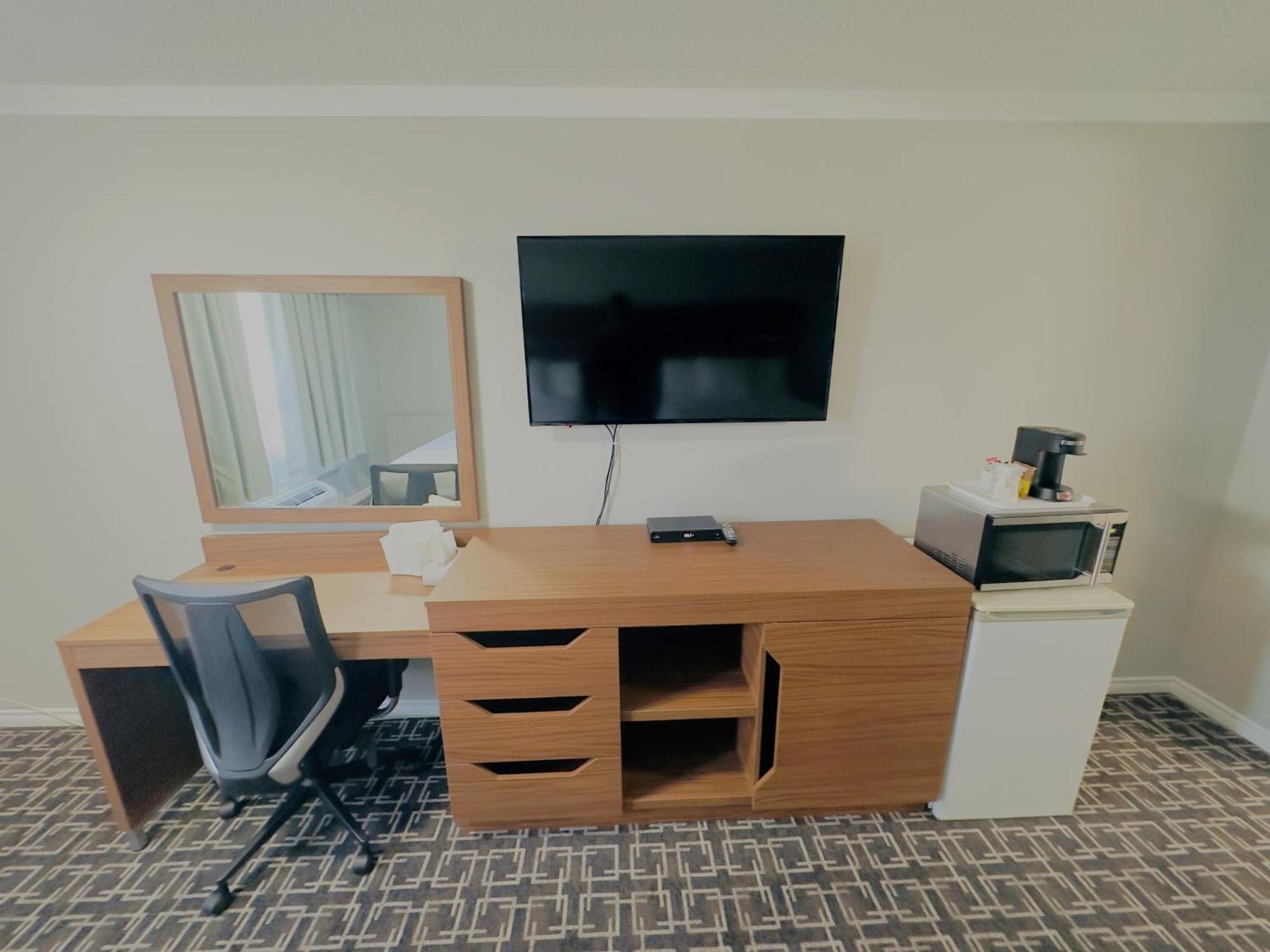 Baymont By Wyndham Edson Hotel Екстериор снимка
