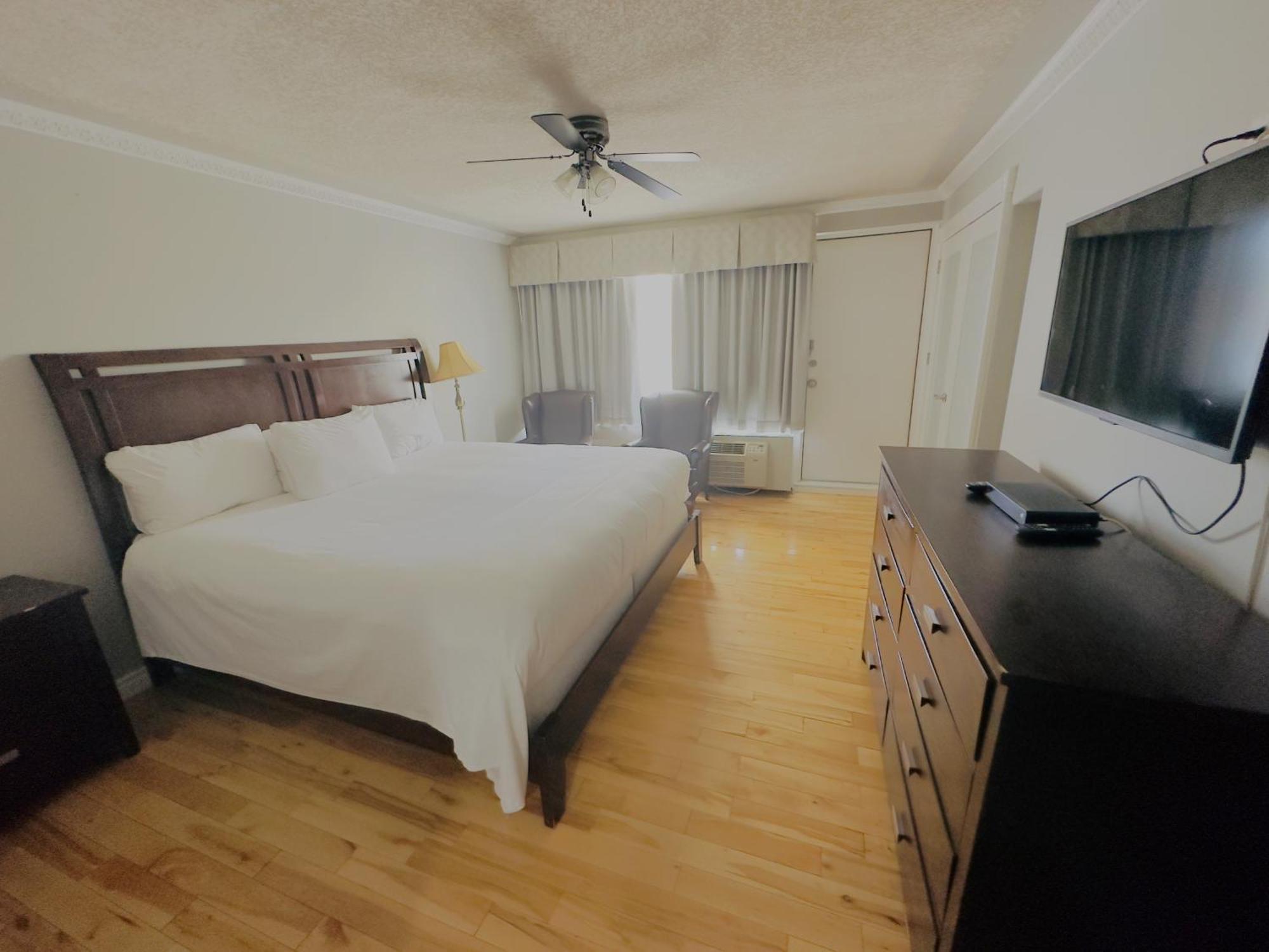 Baymont By Wyndham Edson Hotel Екстериор снимка