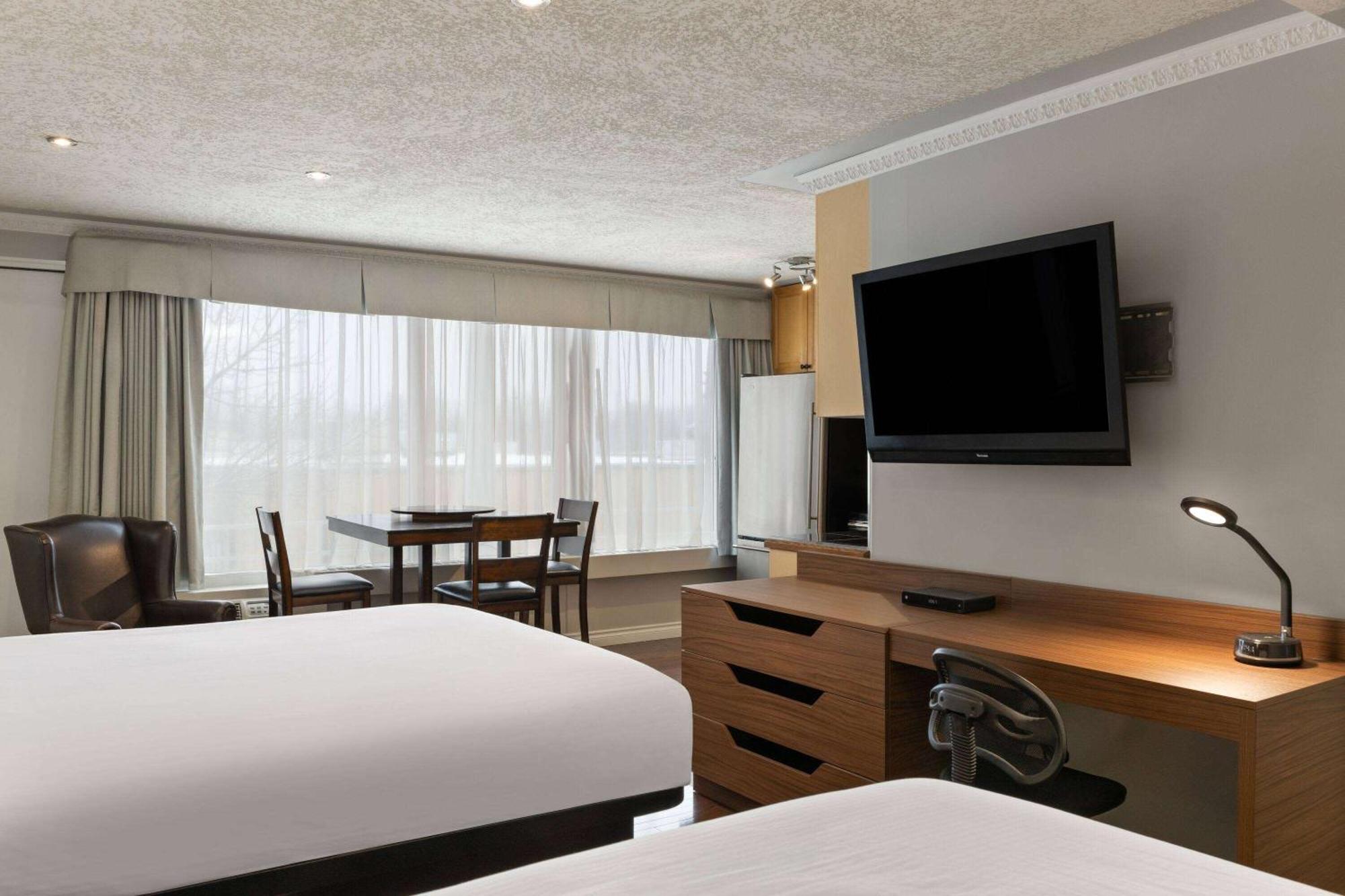 Baymont By Wyndham Edson Hotel Екстериор снимка
