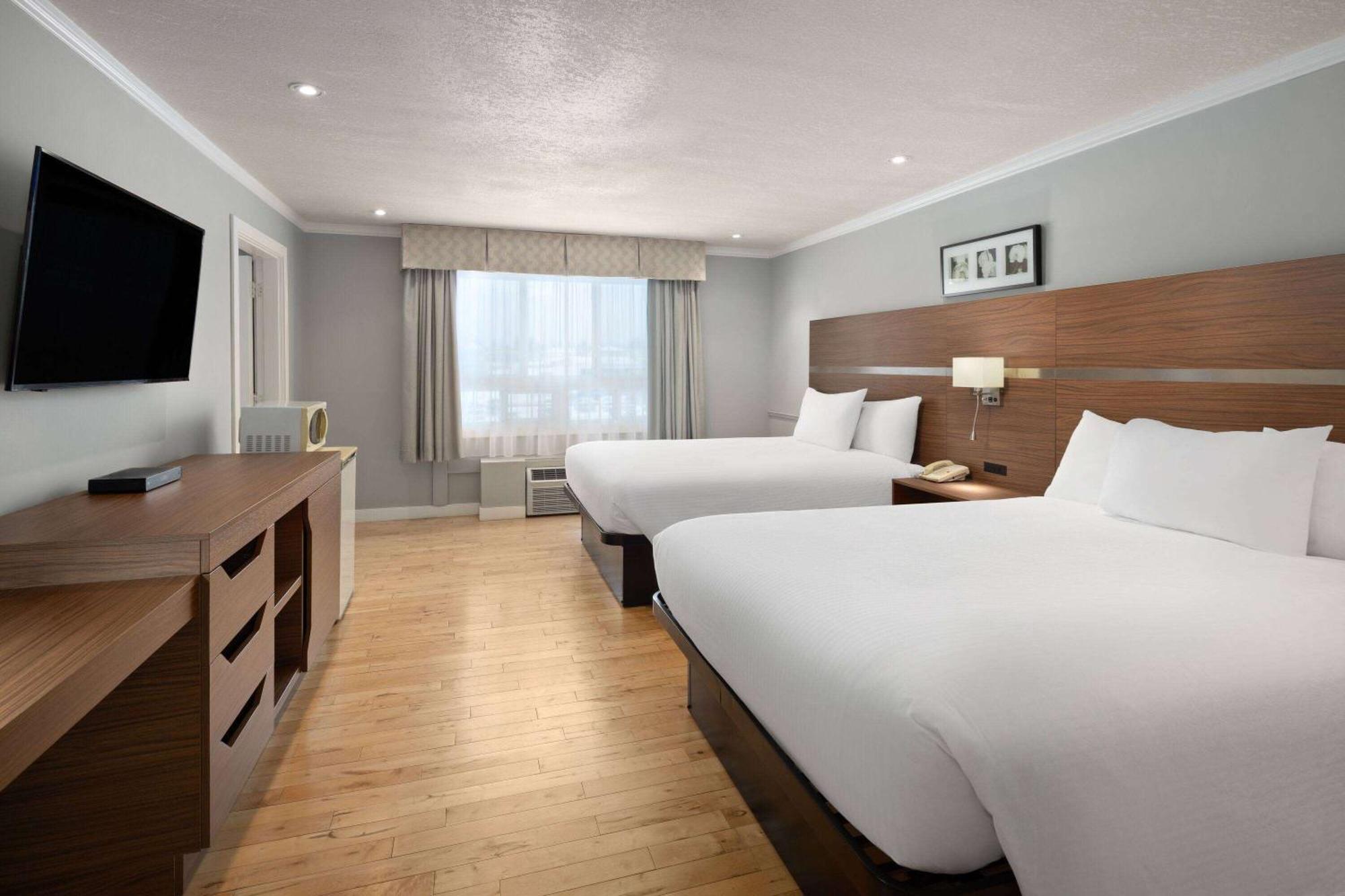 Baymont By Wyndham Edson Hotel Екстериор снимка