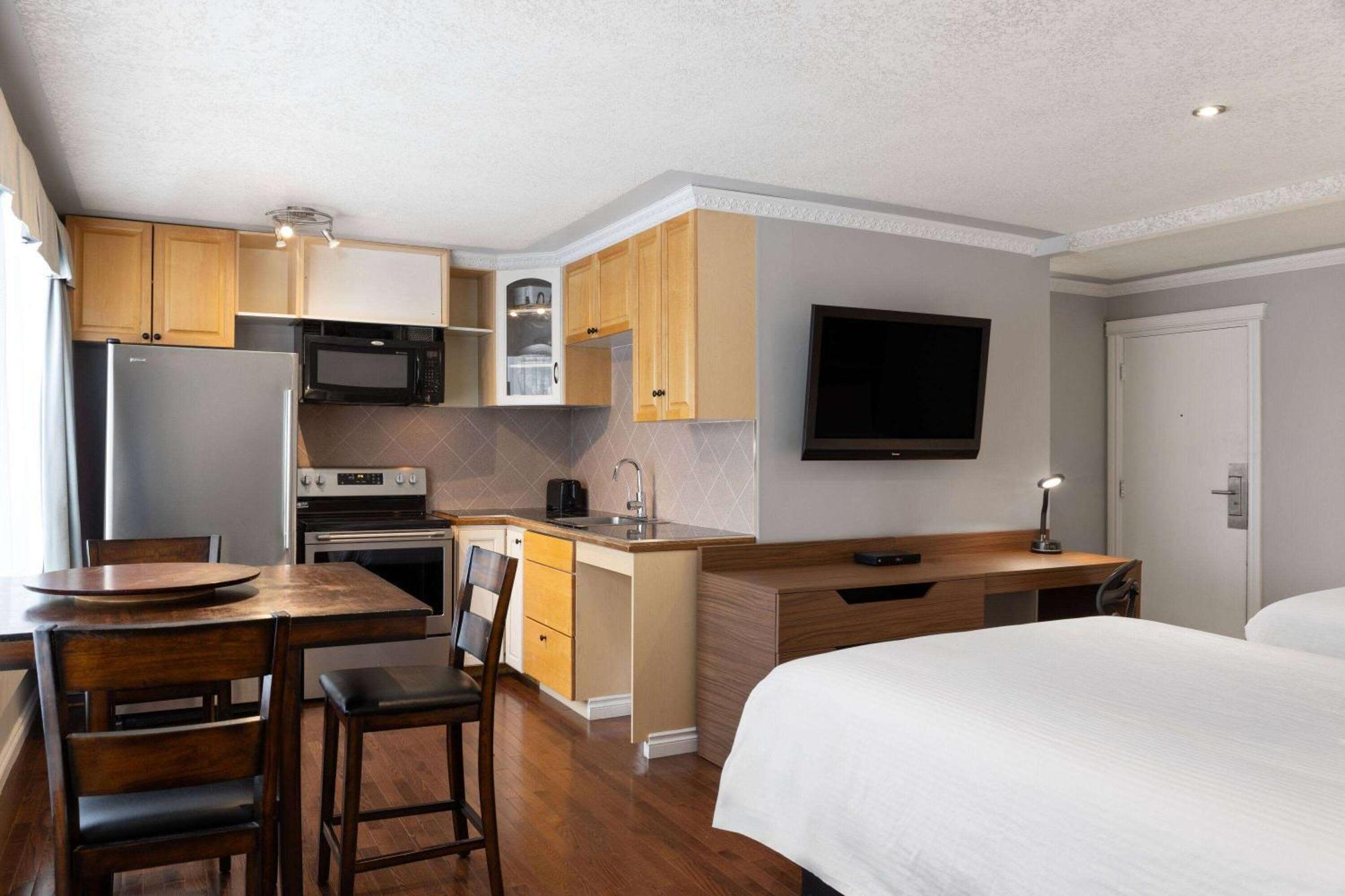 Baymont By Wyndham Edson Hotel Екстериор снимка