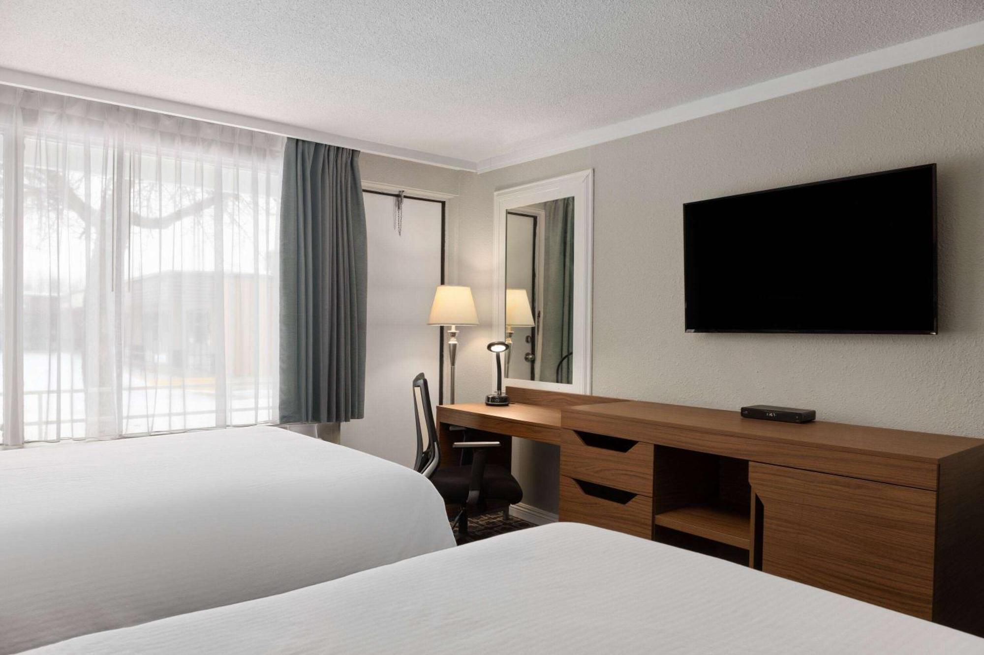 Baymont By Wyndham Edson Hotel Екстериор снимка
