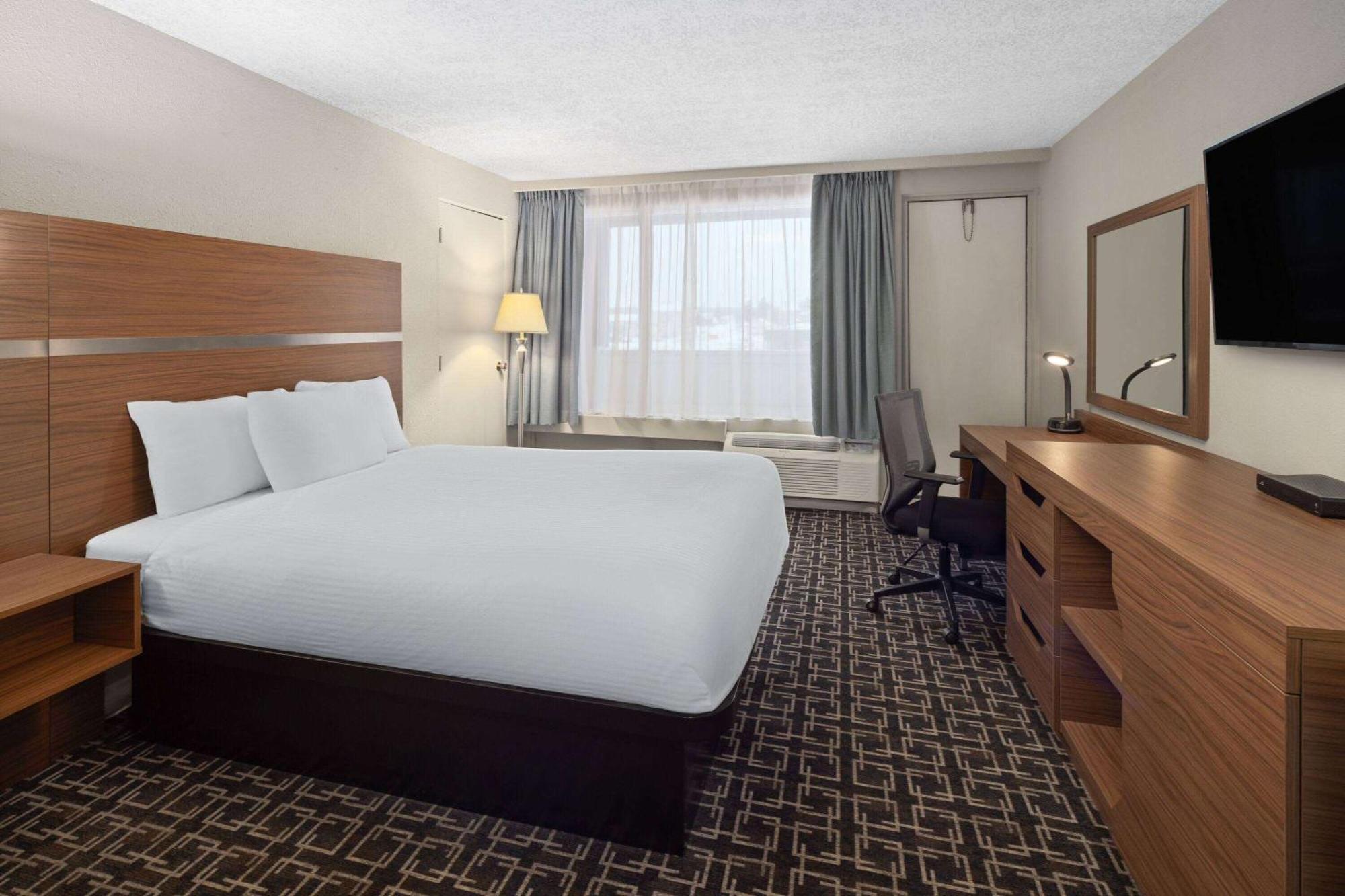 Baymont By Wyndham Edson Hotel Екстериор снимка