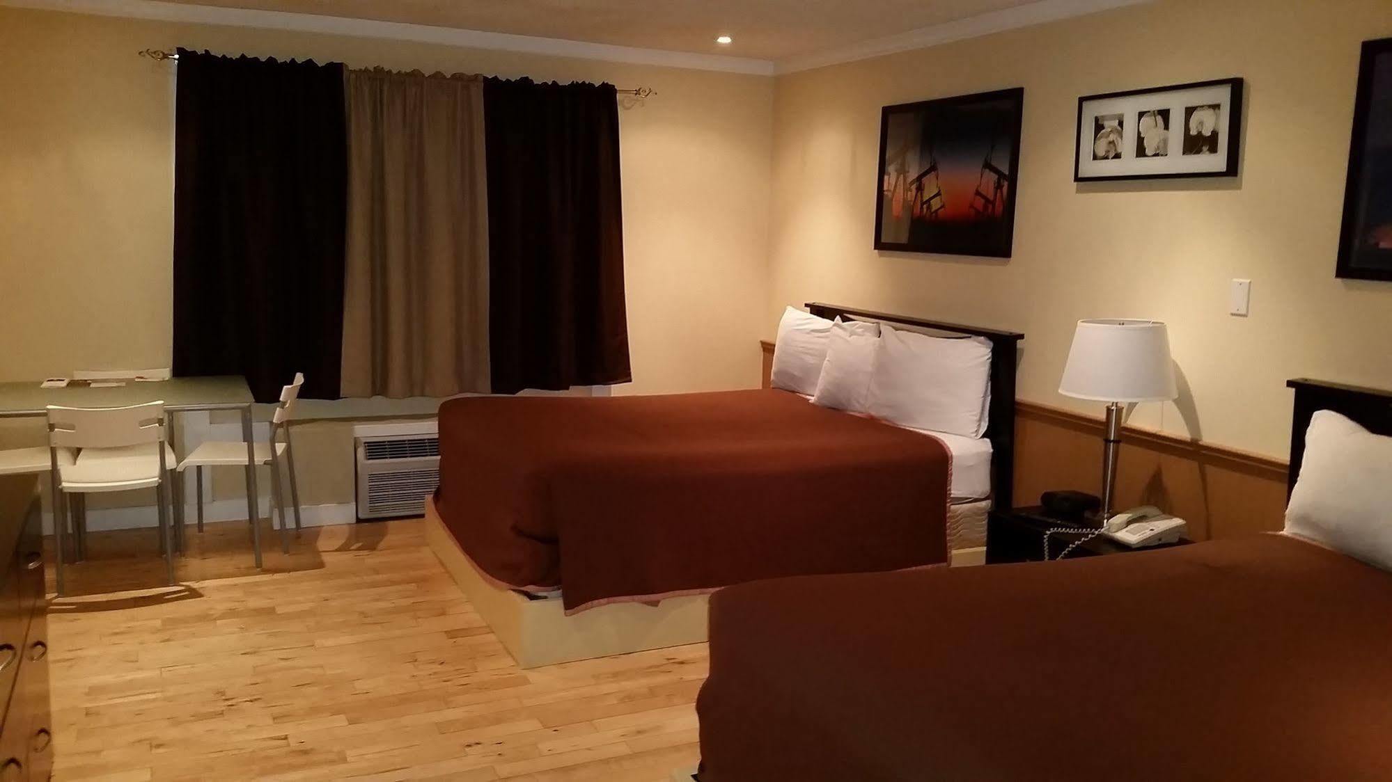 Baymont By Wyndham Edson Hotel Екстериор снимка